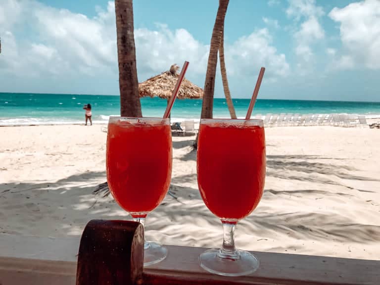 cocktails bahamas beach