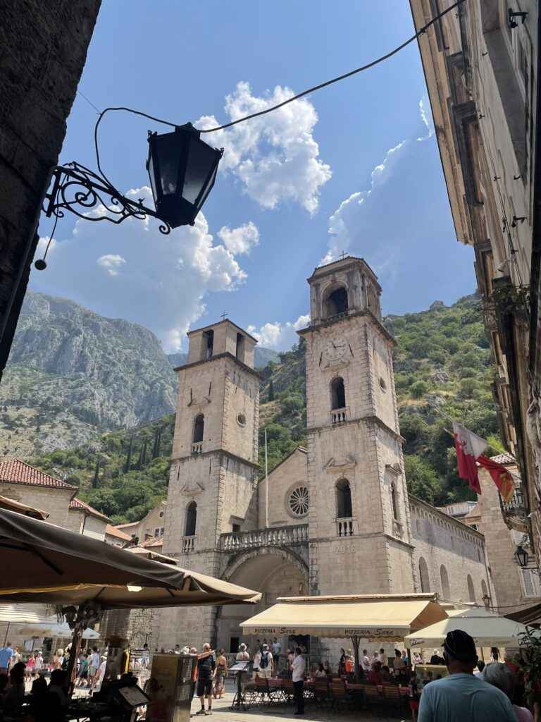 église à Kotor