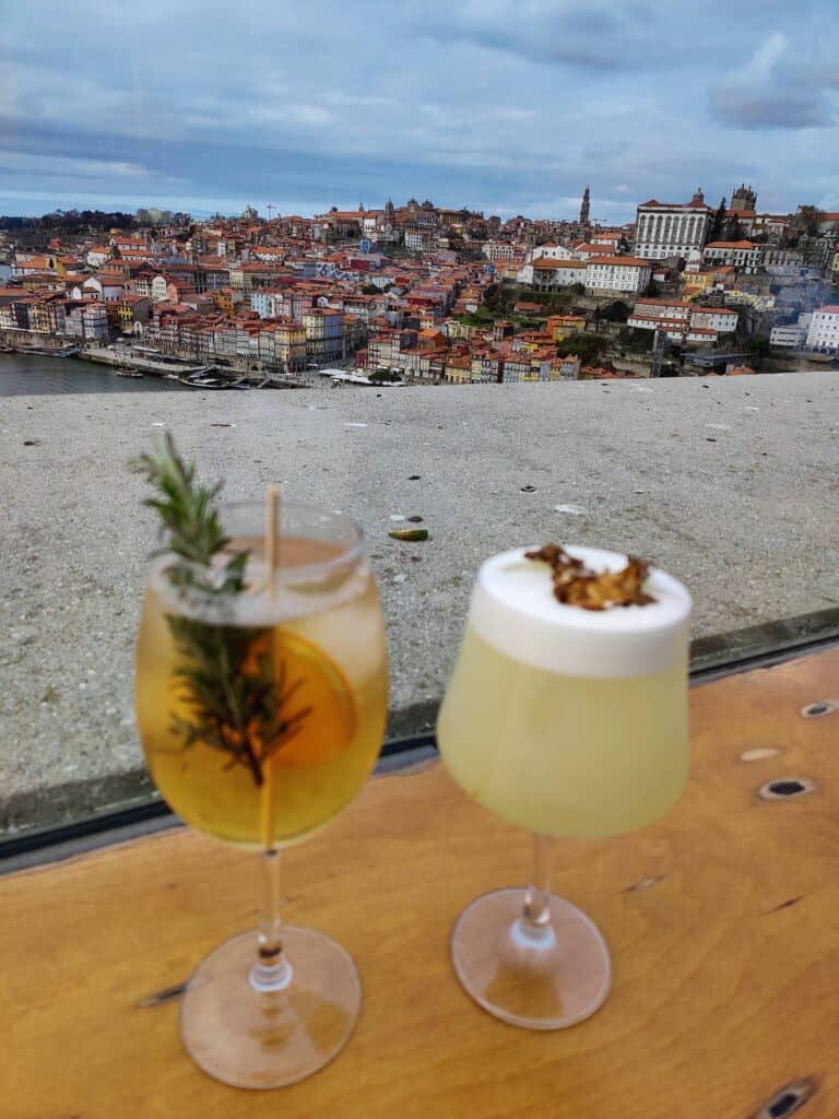cocktail avec vue sur Porto