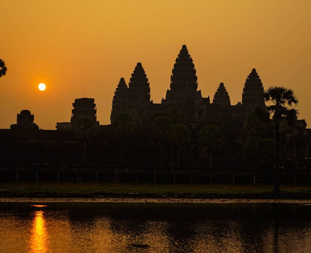 temple d'angkor au lever du soleil
