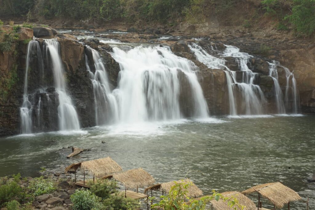 cascade plateau de bolovens - tad hang