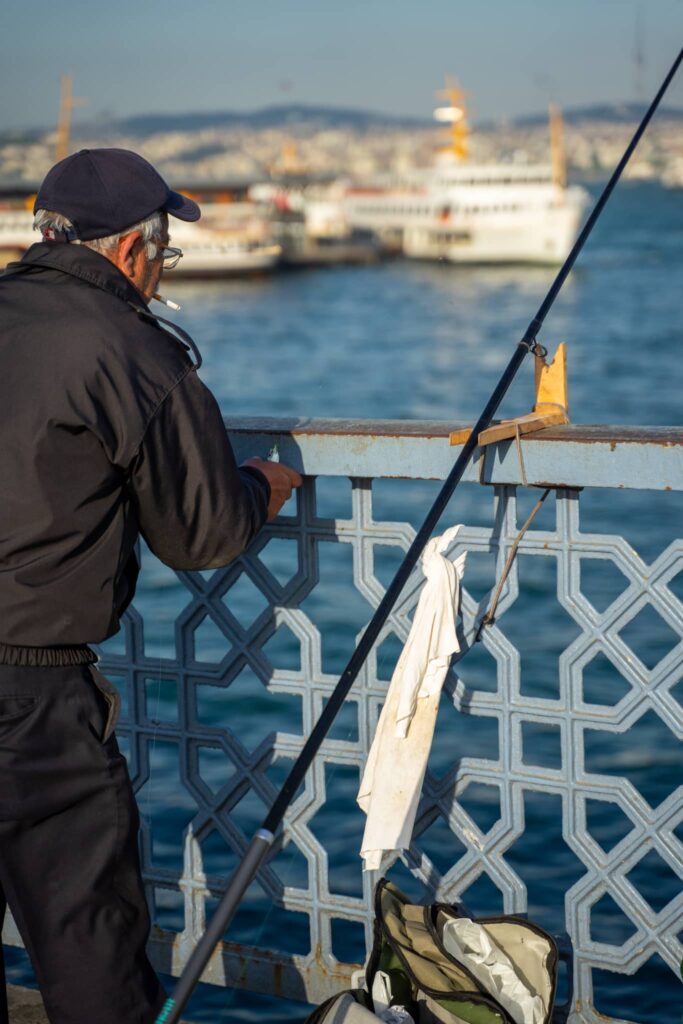 les pecheurs sur le pont de galata