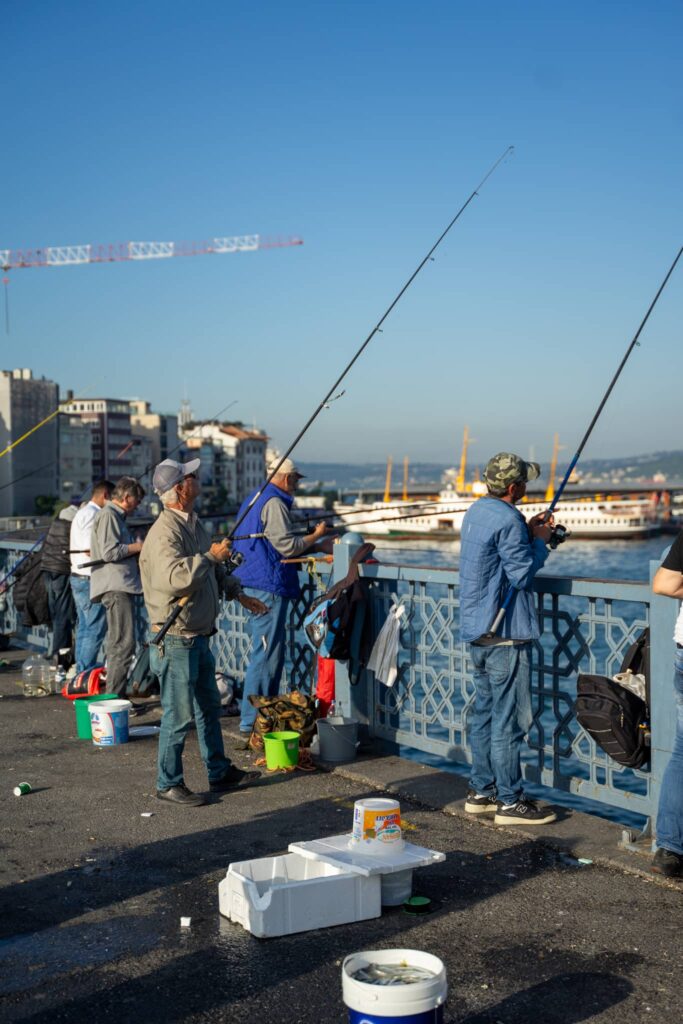 les pecheurs sur le pont de galata