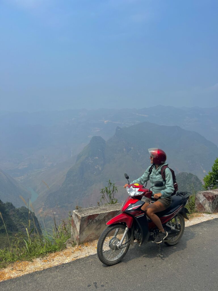 moi sur la moto pendant la boucle de ha giang
