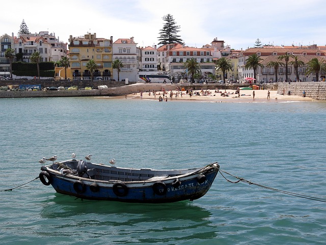 plage de cascais au portugal