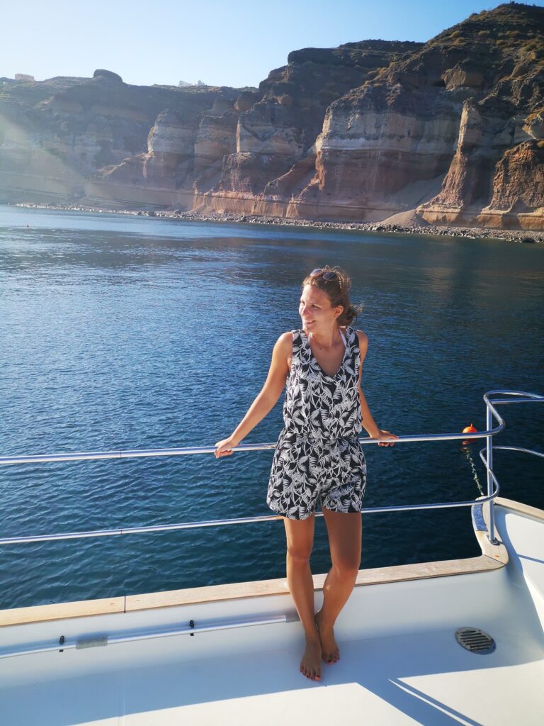 excursion en bateau a santorin - poser sur la catamaran