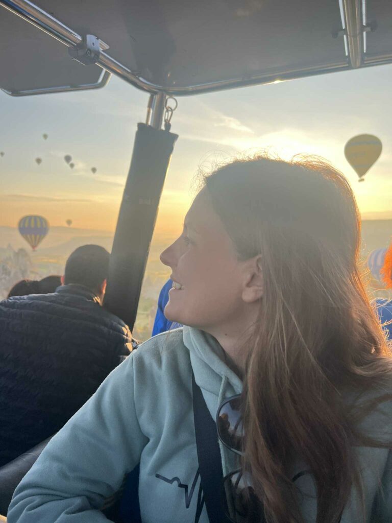 moi en cappadoce dans la montgolfière