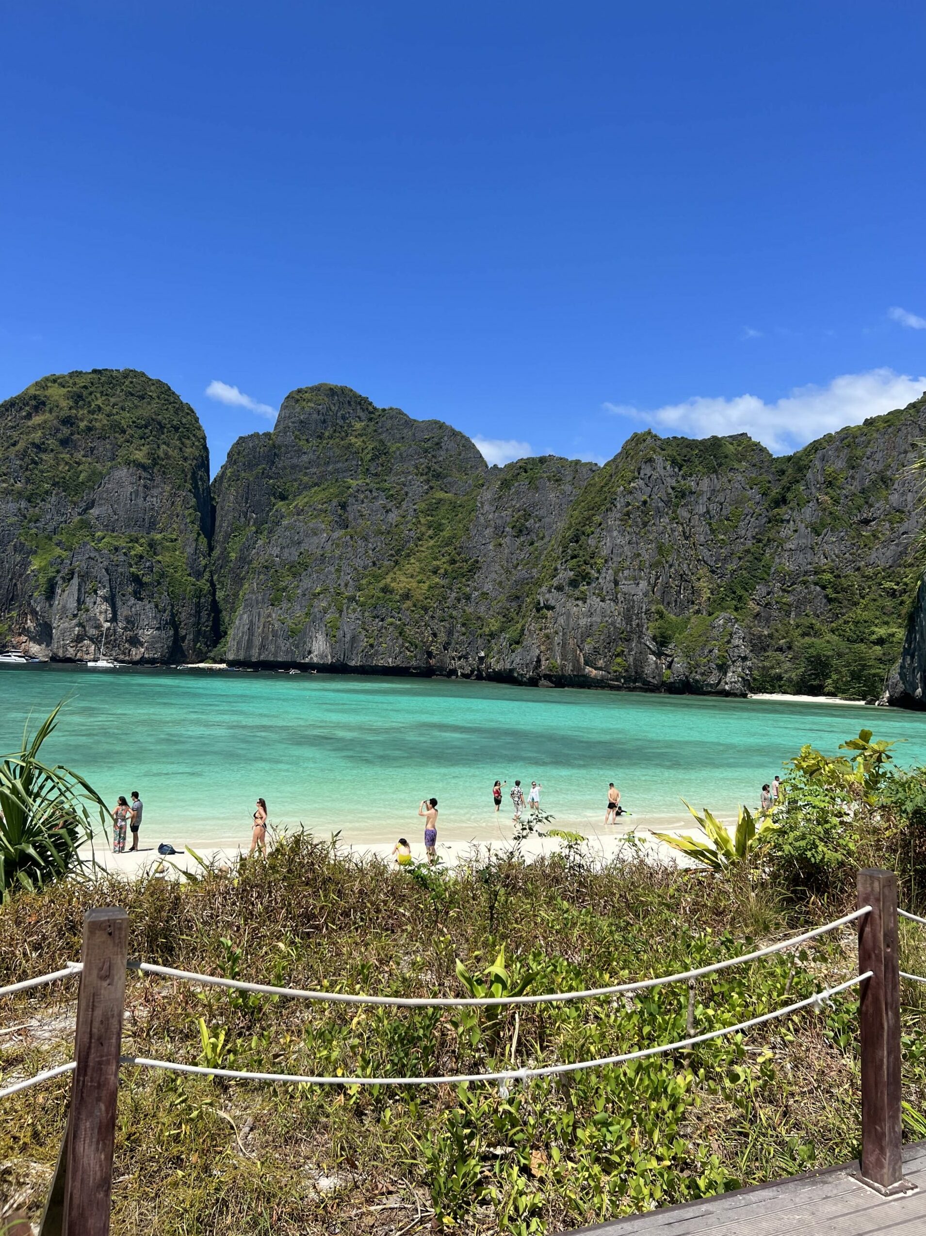 visiter koh phi phi : plage de maya bay