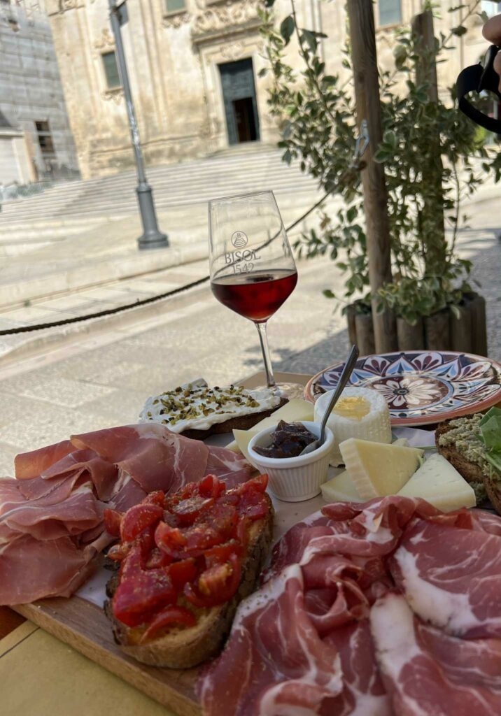 planche de charcuterie dans les pouilles