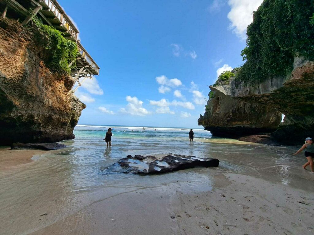 suluban beach uluwatu