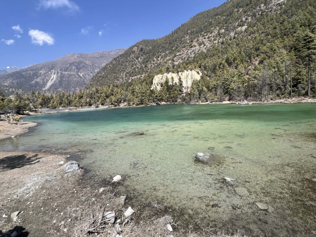 green lake nepal annapurna