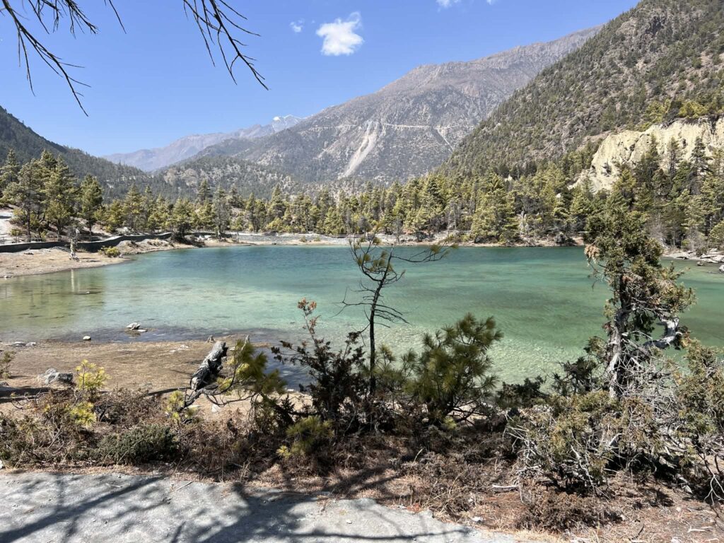 green lake nepal annapurna