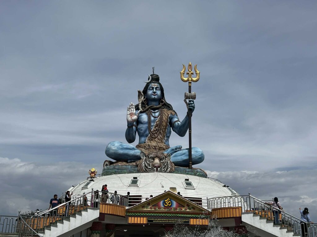 Grande statue de Shiva