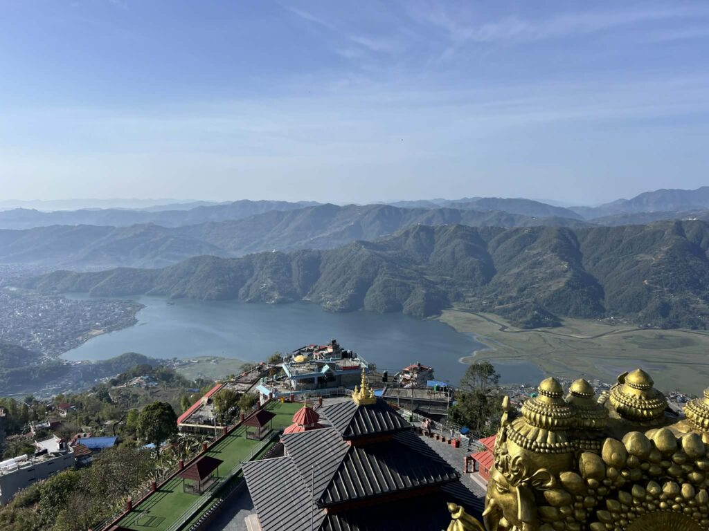 vue sur pokhara et son lac