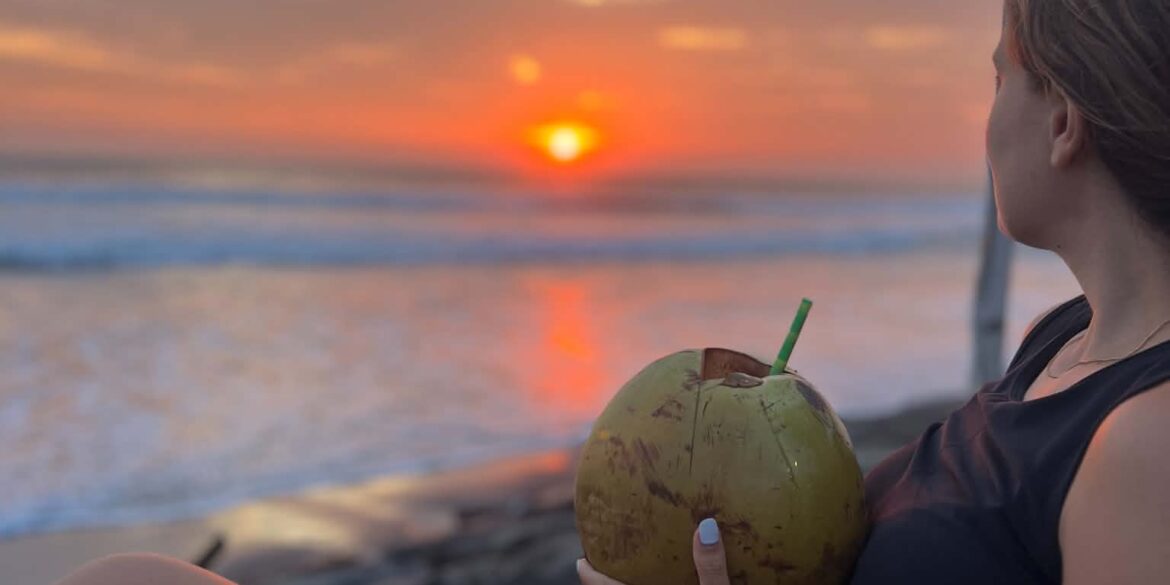 coucher de soleil et coco a canggu bali